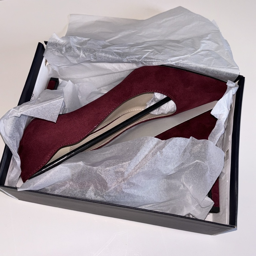 NEW| WOMEN’S FRENCH CONNECTION BURGUNDY SCALLOP PUMPS - Picture 9 of 9